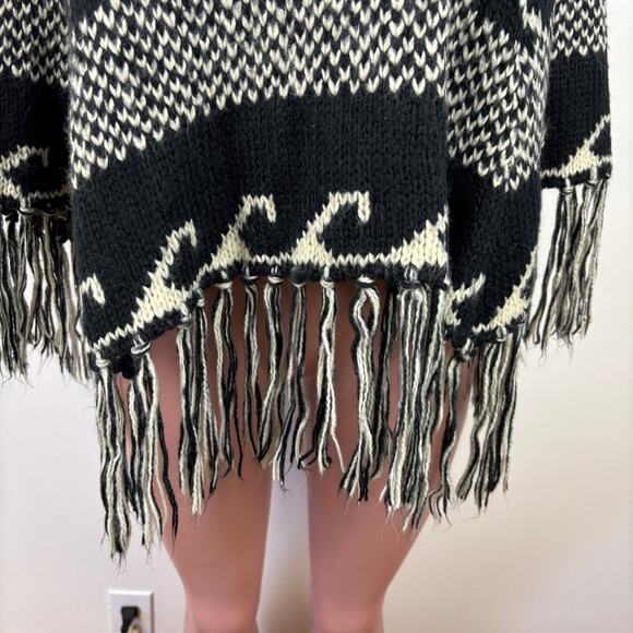Steve Madden NEW Turtle Neck Poncho Shawl Sweater Black White Tribal Fringe OS - Picture 5 of 8